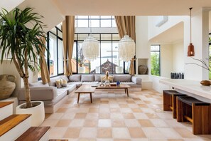 Deluxe Villa | Living room