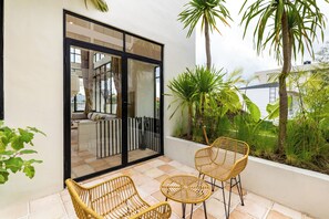 Deluxe Villa | Living area