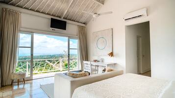 Raja Suite | In-room safe, iron/ironing board, free WiFi, bed sheets