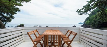 KAWAZU BEACH HOUSE BLUE MOON