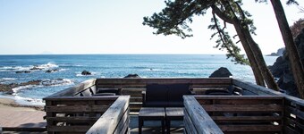 KAWAZU BEACH HOUSE BLUE MOON