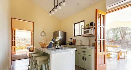 Casa Brisa Marina 20 minutes from Tamarindo.