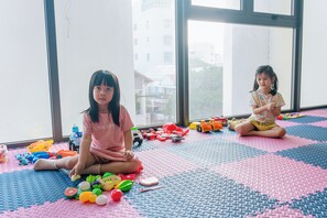 Zona de jocs infantil: coberta