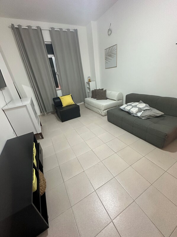 Smart TV, computer monitors