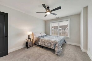 3 bedrooms, WiFi, bed sheets - Serenity I, Luxurious get-away, Pool, WIFI (Princeton)