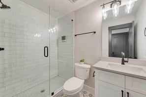 Shower - Serenity I, Luxurious get-away, Pool, WIFI (Princeton)