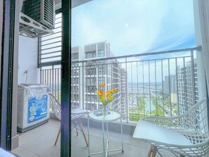 1 bedroom, desk, laptop workspace, blackout drapes