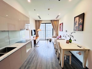 Deluxe Apartment, 1 Bedroom, Park View | Private kitchen | Fridge, microwave, stovetop, rice cooker - Vinhomes Ocean Park Apartment Ha Noi - 20 October Homestay (Hanoi)