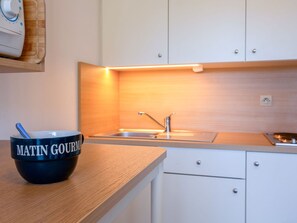 Fridge, microwave, oven, cookware/dishes/utensils