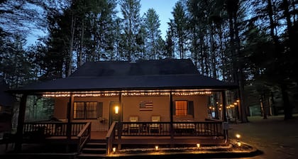 Peaceful Cabin Retreat | Lake Access + Hot Tub