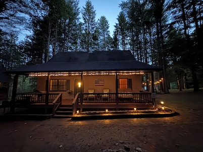 Peaceful Cabin Retreat | Lake Access + Hot Tub