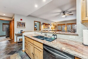 Fridge, microwave, stovetop, dishwasher
