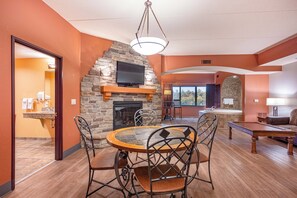 Dining - Chula Vista Resort Condo (Wisconsin Dells)