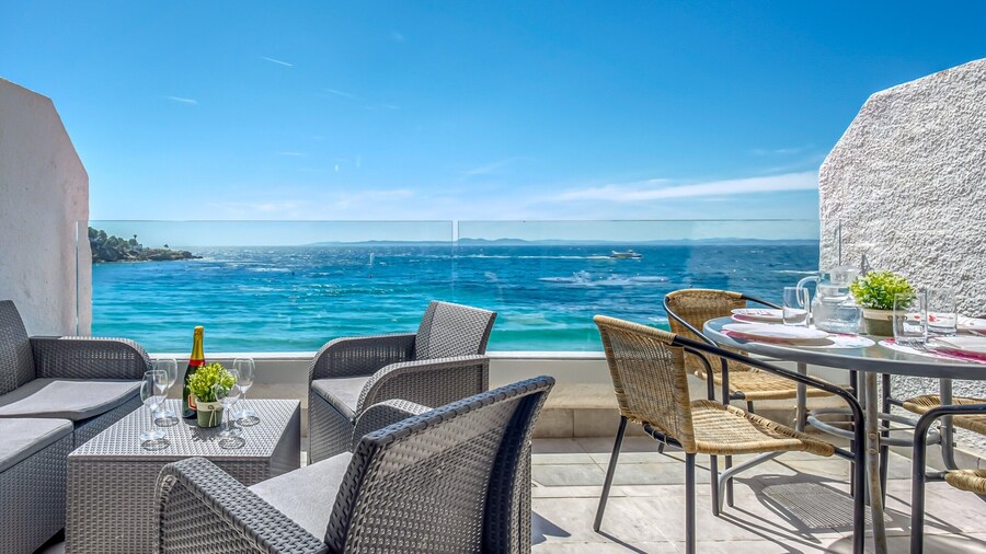 Apartment Near Platja Almadrava Beach