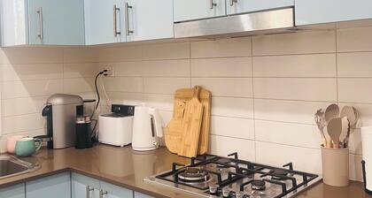 Modern large 3bedroom Family home within 6 minutes to station and local shop