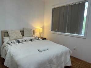 3 bedrooms, desk, iron/ironing board, WiFi