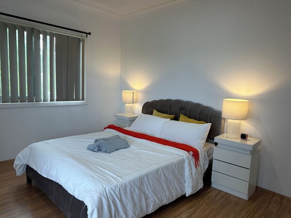 3 bedrooms, desk, iron/ironing board, WiFi