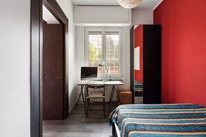 1 slaapkamer, een strijkplank/strijkijzer, gratis wifi, beddengoed
