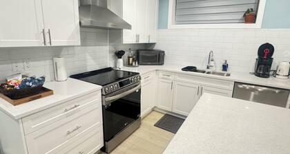 Guest Suite, Sleeps 6 close to major Highways & YYC Airport