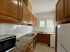 Refrigerador, microondas, horno y lavavajillas 