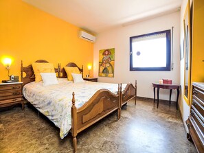 4 habitaciones, escritorio y acceso a internet