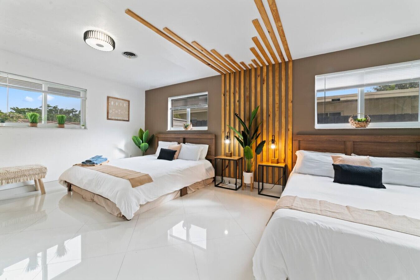 4 sovrum, skrivbord, strykjärn/strykbräda och resesäng