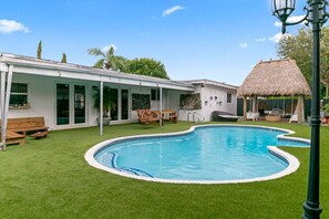 Pool - Casa Mayaimi | Pool | Tiki Hut | 10 min to Beach (Miami)