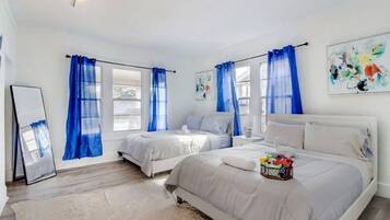 6 habitaciones, tabla de planchar con plancha y cuna de viaje