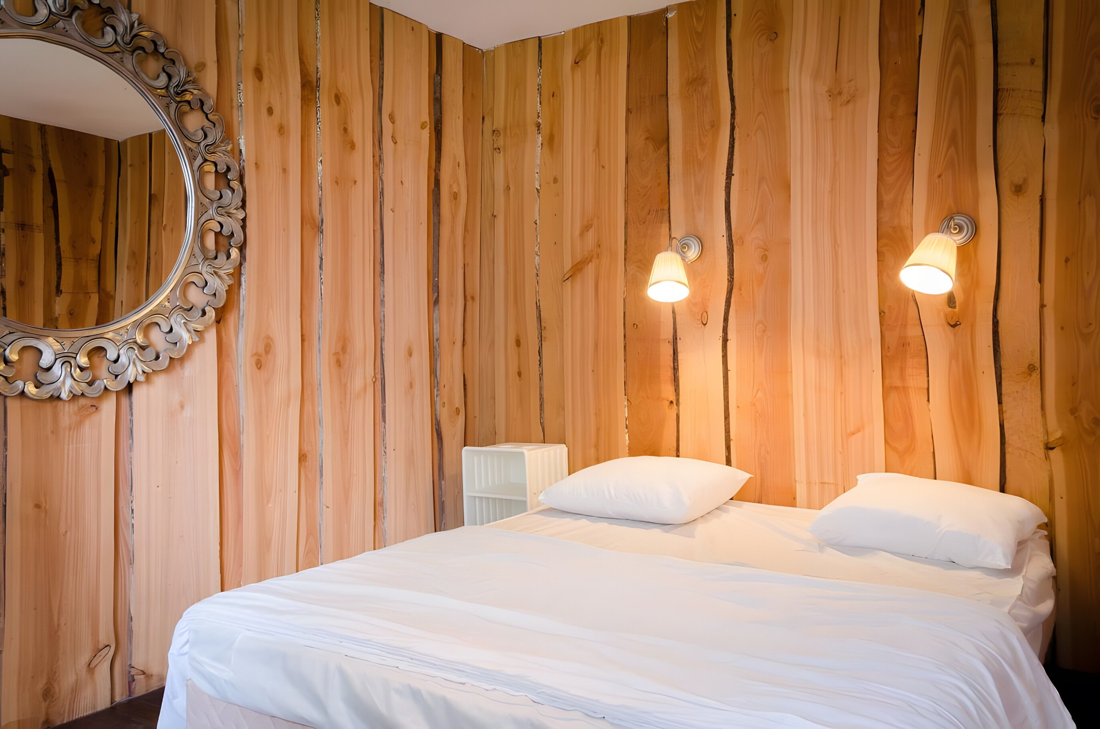 8 bedrooms, free WiFi, bed sheets