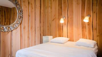 8 bedrooms, free WiFi, bed sheets