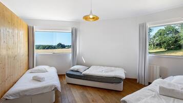 4 bedrooms, free WiFi, bed sheets