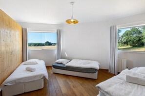 4 quartos, Wi-Fi de cortesia, roupa de cama