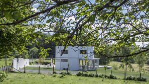 Property grounds - Modern holiday home with private pool and spa in the Périgord countryside (Angoisse)