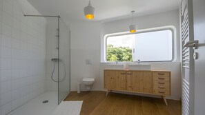 Shower, hair dryer - Modern holiday home with private pool and spa in the Périgord countryside (Angoisse)