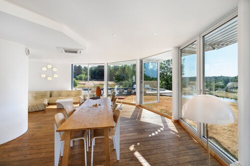 Modern holiday home with private pool and spa in the Périgord countryside