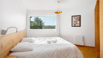 4 bedrooms, free WiFi, bed sheets