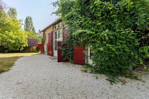 Exterior - Spacious and bright holiday home in the heart of Périgord, terrace, pool & nature (Angoisse)