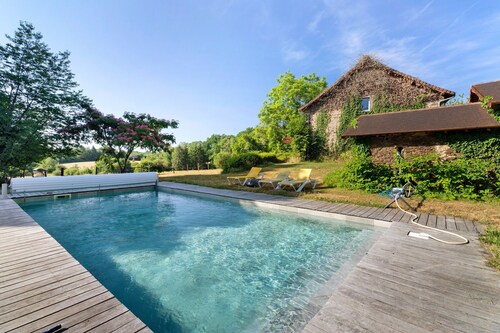 Spacious and bright holiday home in the heart of Périgord, terrace, pool & nature