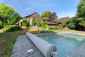Pool - Spacious and bright holiday home in the heart of Périgord, terrace, pool & nature (Angoisse)