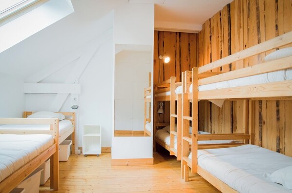 4 bedrooms, free WiFi, bed sheets