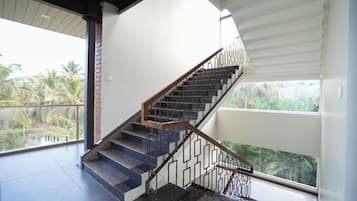 Basic dubbelrum - balkong - utsikt mot trädgården | Terrass/Patio