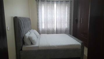 3 slaapkamers, een bureau, een strijkplank/strijkijzer, wifi