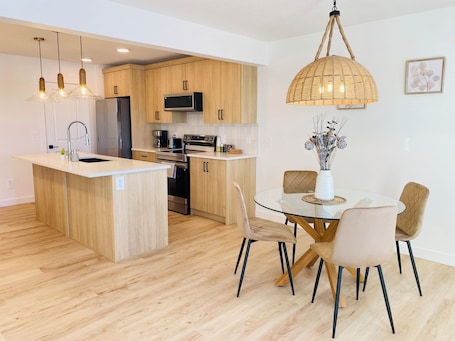 Dining. BRAND NEW 3 BR Entire Home SW 15mins Airport & WEM