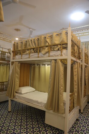 Desk, laptop workspace, free WiFi - AANCHAL MAHAL DORMITORY AND ROOMS (Indore)