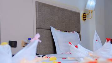 Economy Single Room, Balcony, City View | Living area
