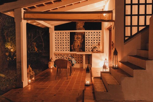 Beach front Mawimbi Studio in stunning garden