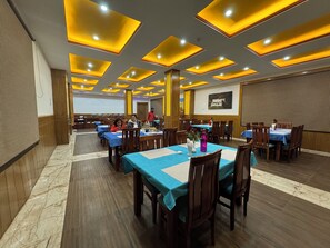 Restaurant - Oasis Villa (Leh)