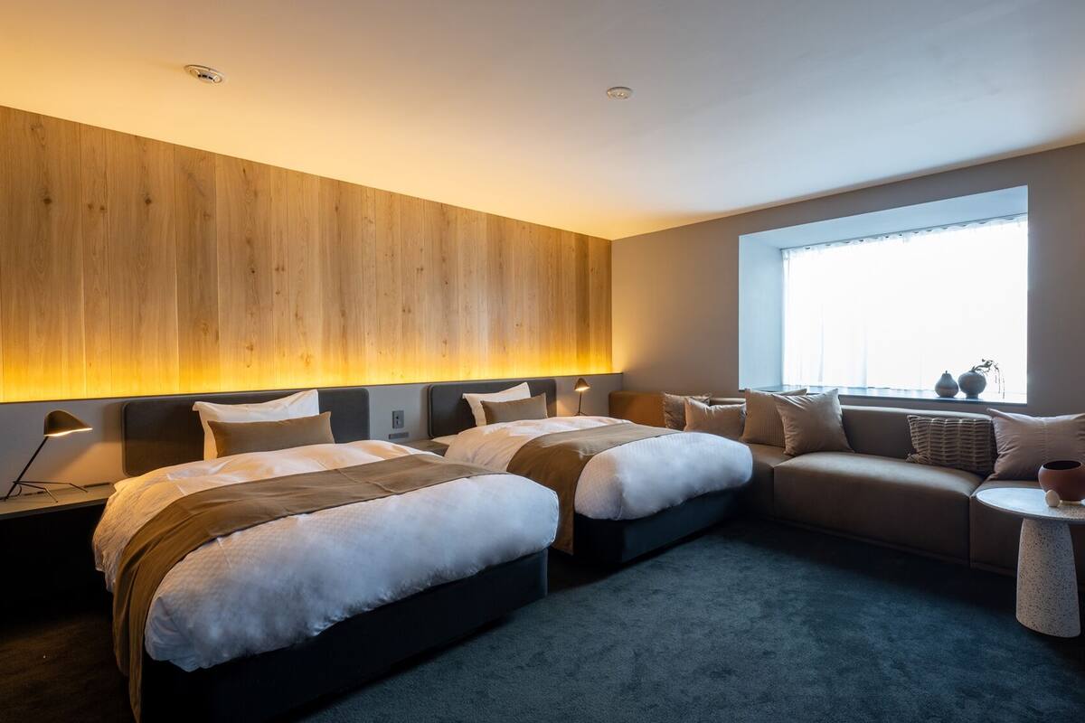 Minibar (mit einigen kostenlosen Artikeln), Zimmersafe, Schreibtisch