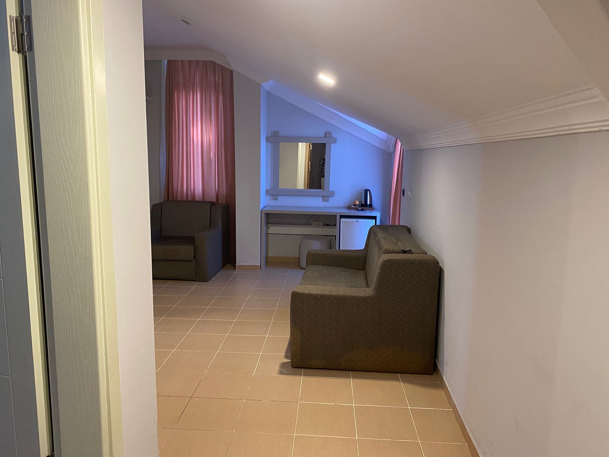 Dobbelt- eller tomannsrom – familie, balkong, fjellutsikt | Safe på rommet, lydisolert og strykejern/-brett