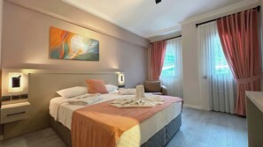 標準客房, 露台, 山景 | 房內夾萬、隔音、熨斗/熨衫板